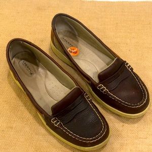 Speery slip ons